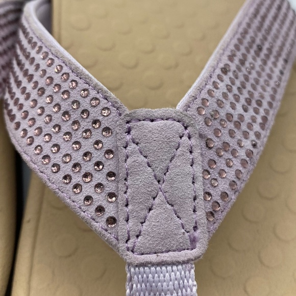 NEW Vionic Tide Rhinestone in LAVENDER - Picture 2 of 4